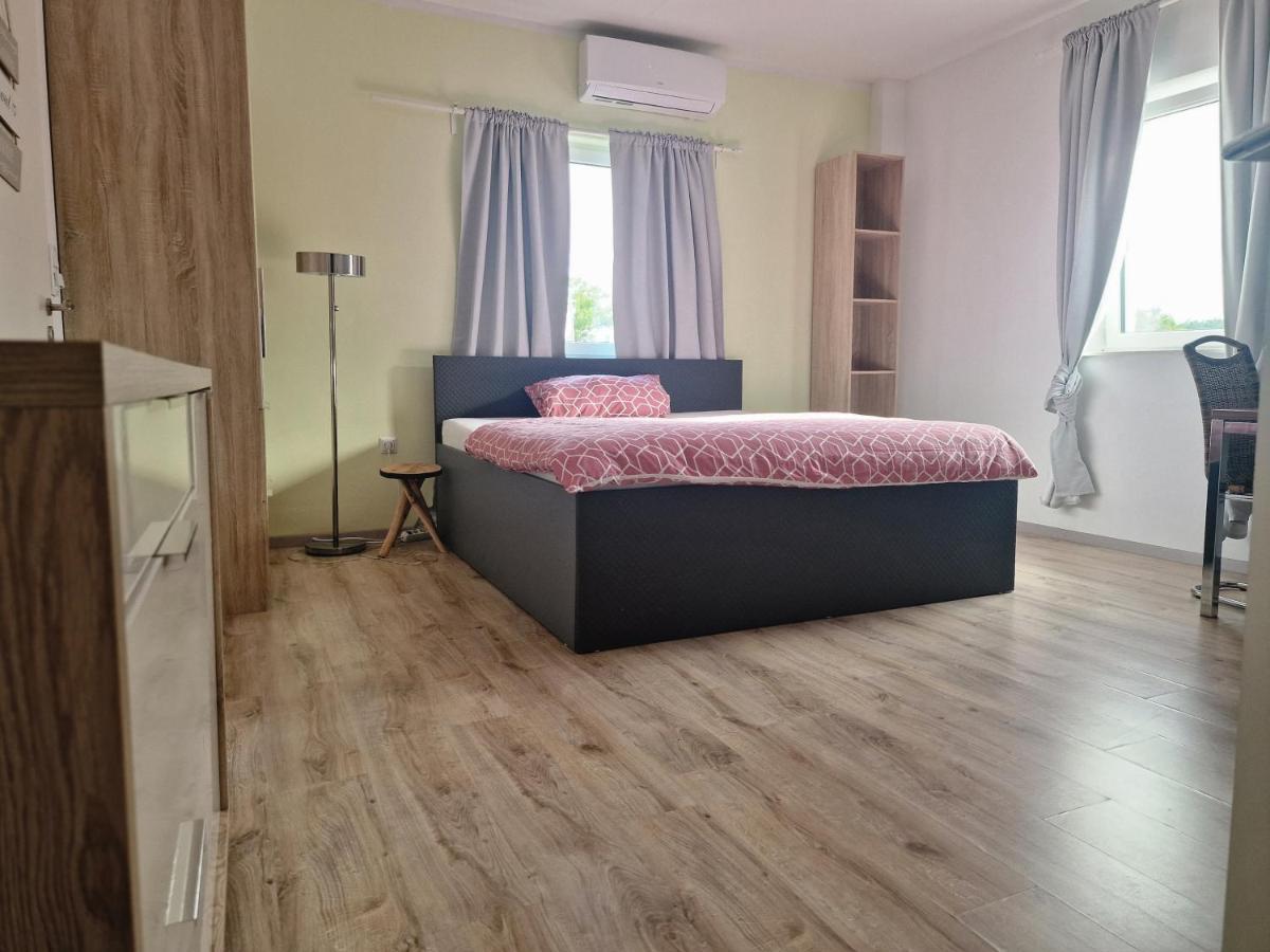 Ibo-Apart 1 Zimmer Apartment In Herzogenaurach Exteriör bild